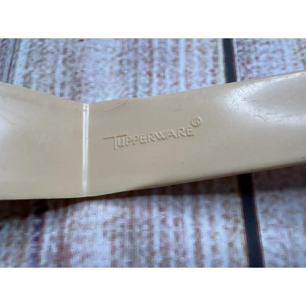Tupperware Cut n Serve Pie & Cake Pastry Server Serrated Cream Ivory #1228-7